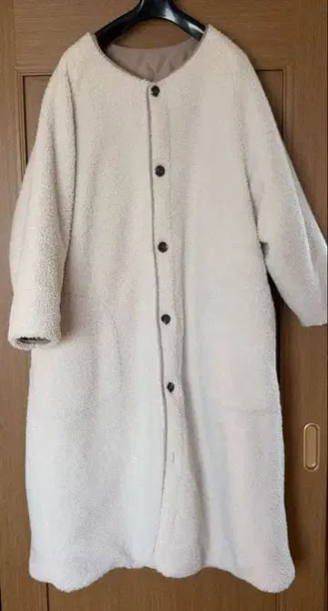 연한 핑크 퀼팅 보아 리버서블 롱 코트