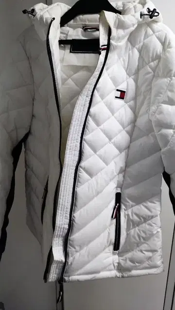 Tommy Hilfiger 화이트 다운 자켓