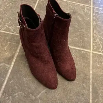버건디 스웨이드 앵클부츠
