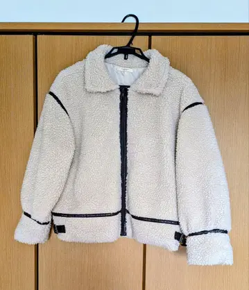 보아 자켓 크림색