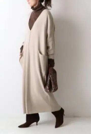 베이지 V넥 롱 원피스