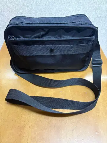 PROGRES 블랙 숄더백