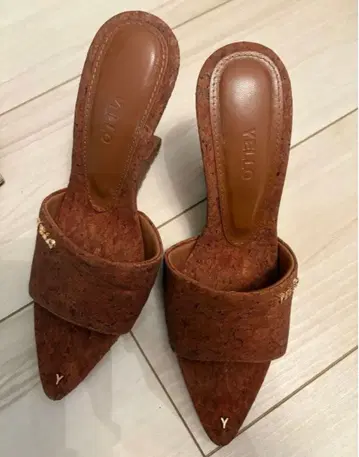 YELLO 코르크 소재 오픈토 샌들