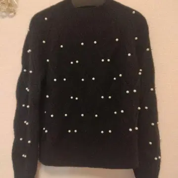 펄 장식 블랙 니트 스웨터