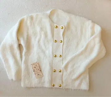 화이트 가디건 골드 컬러 버튼 포함