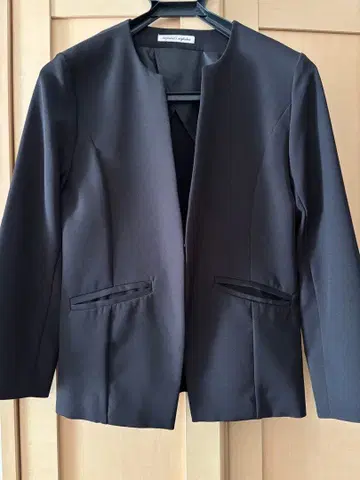 Alphabet's alphabet 노카라 블랙 자켓