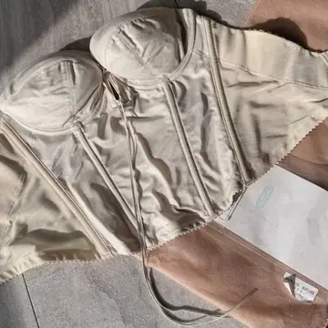 백리스 뷔스티에 mirror mirror D70