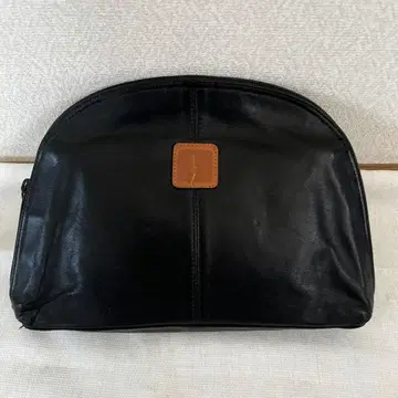 L 블랙 가죽 클러치백