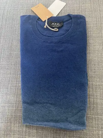택 포함 미사용 새상품 A.P.C. 그라데이션 블루 니트 스웨터