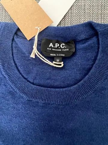 택 포함 미사용 새상품 A.P.C. 그라데이션 블루 니트 스웨터