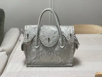 카빙 트라이브스 그레이스 콘티넨탈 백 화이트