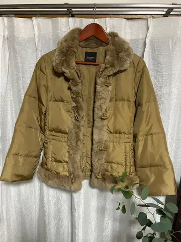 베이지 겨자색 다운 자켓 숏코트