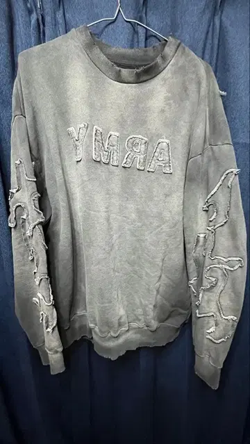 ARMY 로고 데미지 가공 스웨트 셔츠 그레이