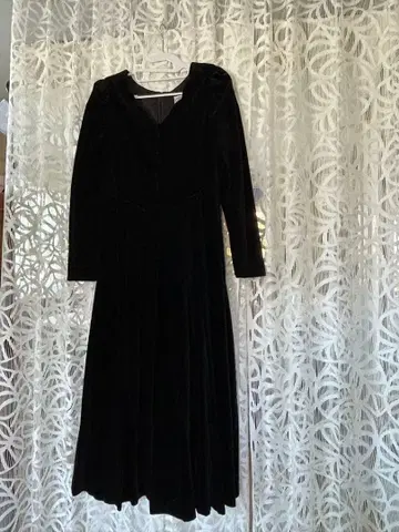 로라 애슐리 블랙 벨벳 원피스 (새상품급)