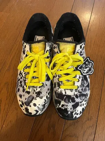 오니츠카타이거 ANDREA POMPILIO 스니커즈