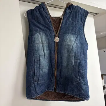 데님풍 후드 부착 베스트