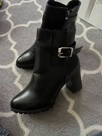 블랙 백 지퍼 부티