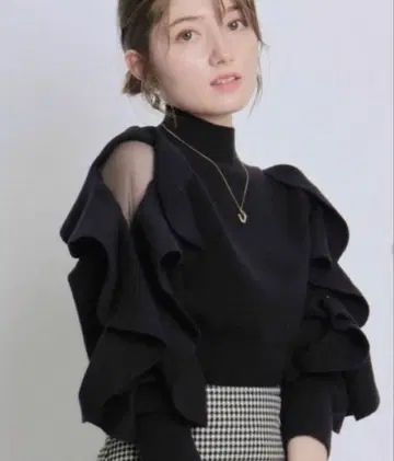 Apuweiser-riche 프릴 디자인 니트