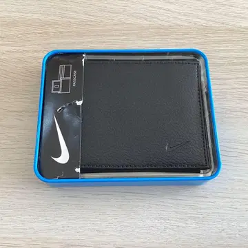 나이키 천연 가죽 이단 접이식 지갑 블랙