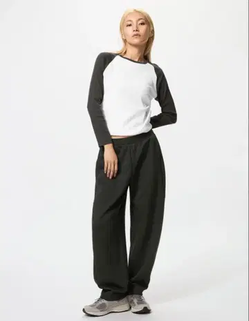 유니클로 드라이 맨투맨 커브 팬츠 다크 그린 M 새상품