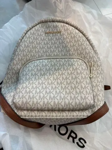 마이클코어스 화이트 백팩