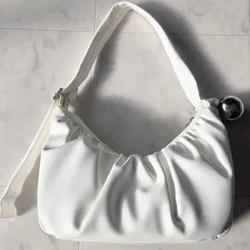엘렌딕 메탈 볼 개더백 화이트 핸드백 숄더