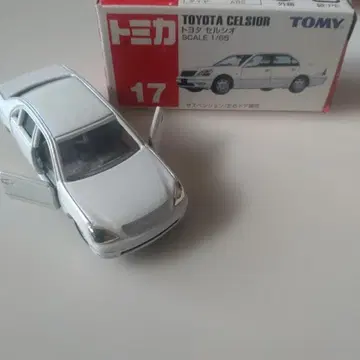 토미카 도요타 셀시오 1/65 화이트