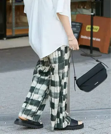 JOURNAL STANDARD 드로잉 프린트 팬츠