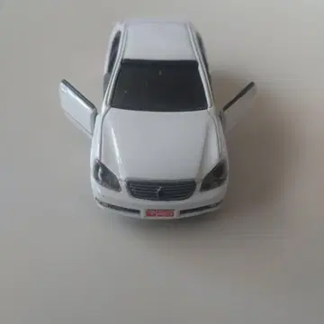 화이트 미니카 셀시오