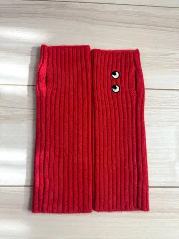 유니클로 안야 힌드마치 캐시미어 암워머 빨간색