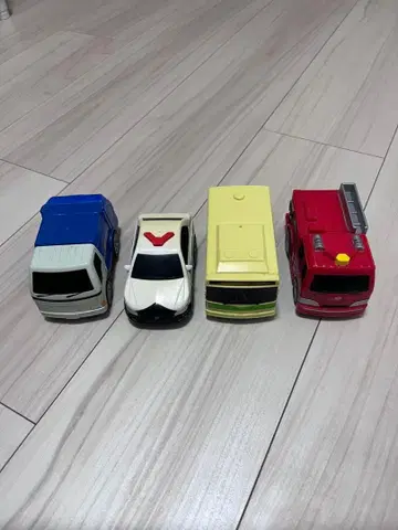 목욕탕 완구 자동차 순찰차 쓰레기 수거차 소방차 버스 수륙 양용 물놀이