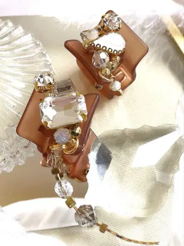 브라운 장식 헤어 클립 2개 세트