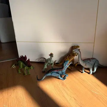 우는 빛나는 공룡 피규어 세트 5체