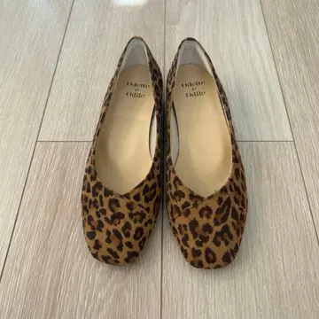 ODETTE E ODILE 레오파드 펌프스