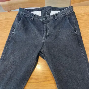 테이퍼드 블랙 데님 팬츠