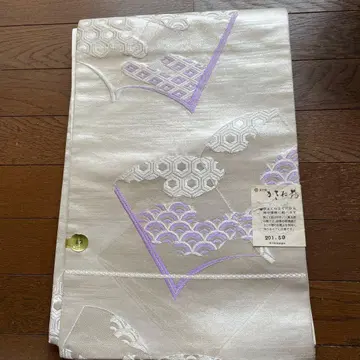 쿄후쿠로 오비 화이트 컬러와 보라색 디자인