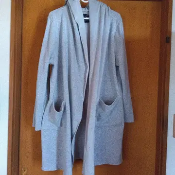 후드 부착 그레이 롱 코트