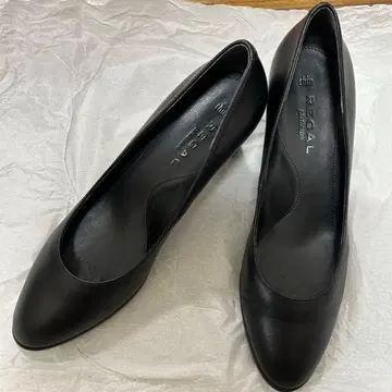 [새상품급] REGAL 블랙 펌프스 23.5cm