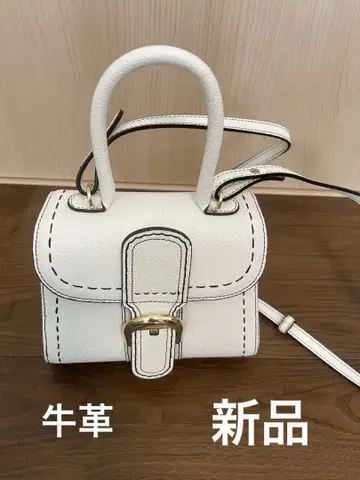 [새상품] 화이트 미니백 스트랩 포함 가죽 소가죽