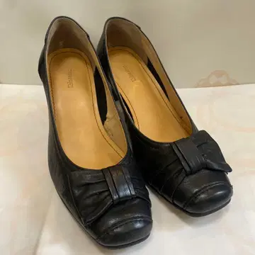 Rilas sato 리본 포함 블랙 천연 가죽 하이힐