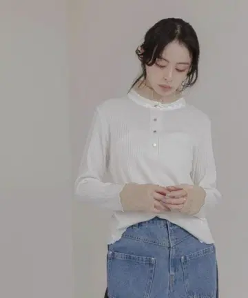 새상품 이번 시즌 에이미 로우 라메 튤 프릴 헨리넥 상의 아이보리