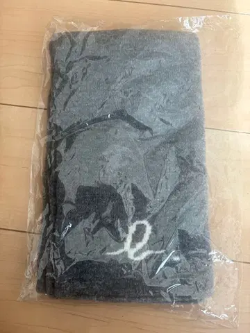 에네스베 머플러와 넥워머를 세트로 판매합니다.