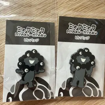 블랙 미야쿠미야쿠 핀 배지 AB