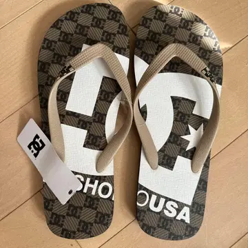 미사용 새상품 DC 로고 비치 샌들