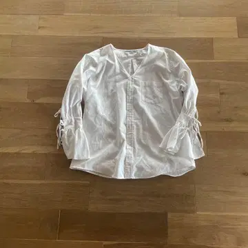 MEMBERS ONLY 화이트 V넥 플레어 소매 셔츠 리메이크 제품