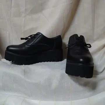 새상품급 키다리 아저씨 블랙 통굽 신발 24.0cm