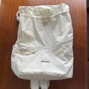 emmi 백 화이트 로고 멀티 백팩 여성용