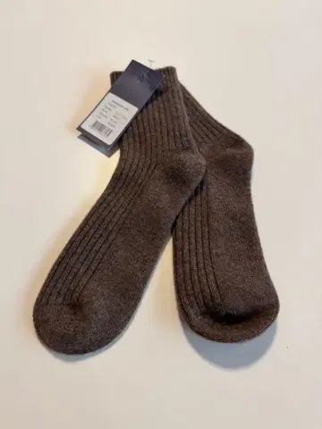 [ 새상품 미사용 ] 캐시미어 100% 삭스 브라운 몽골산 25-26cm