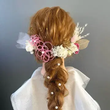 화려한 헤어 액세서리 핑크와 화이트
