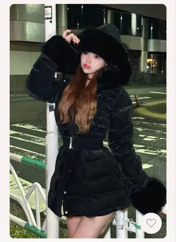 2025 다리치 퍼 포함 블랙 다운 코트